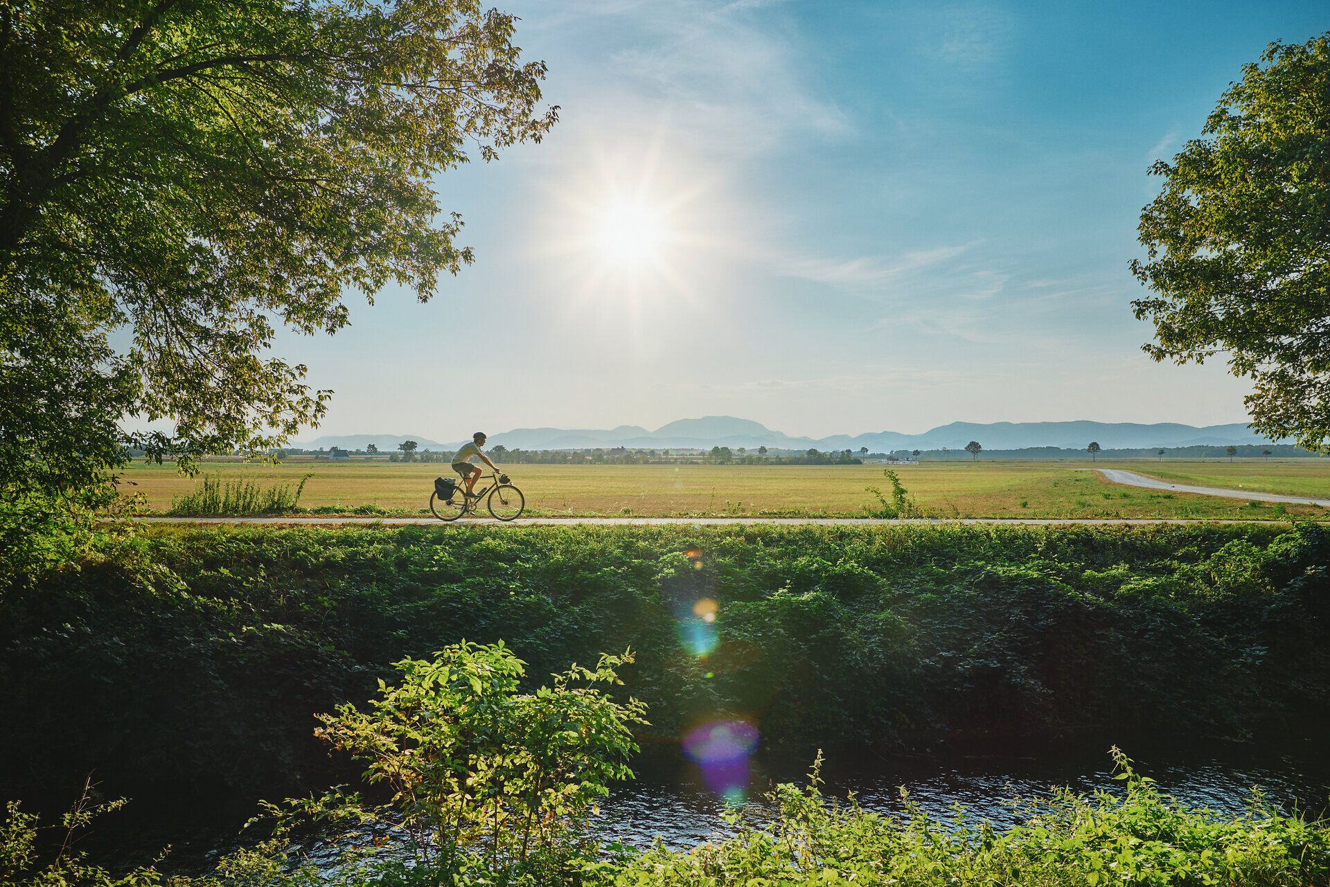 Radfahren am Eurovelo 9 durch die Bucklige Welt und Wiener Neustadt
