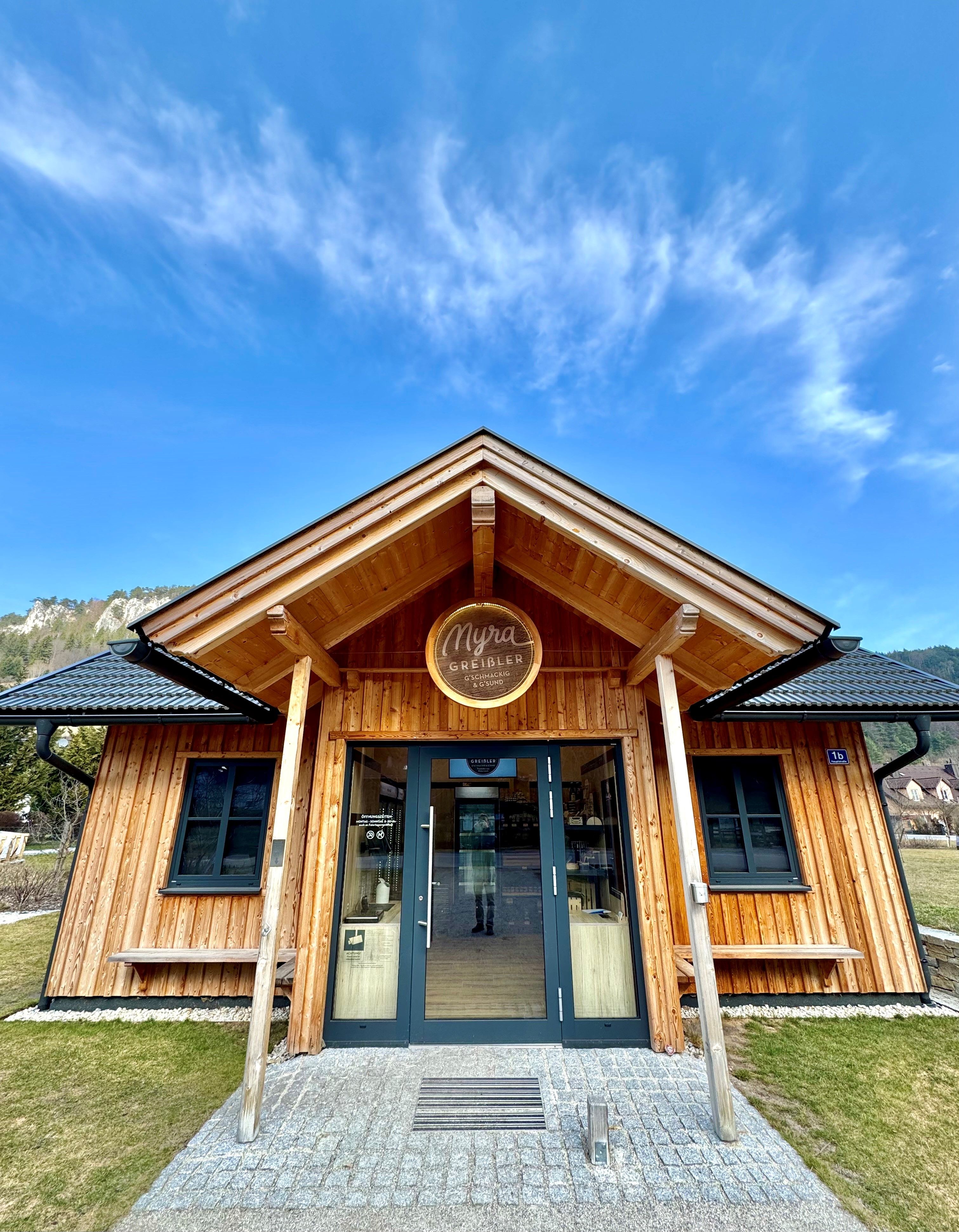 Selbstbedienungsladen Außenansicht Holz & Glas