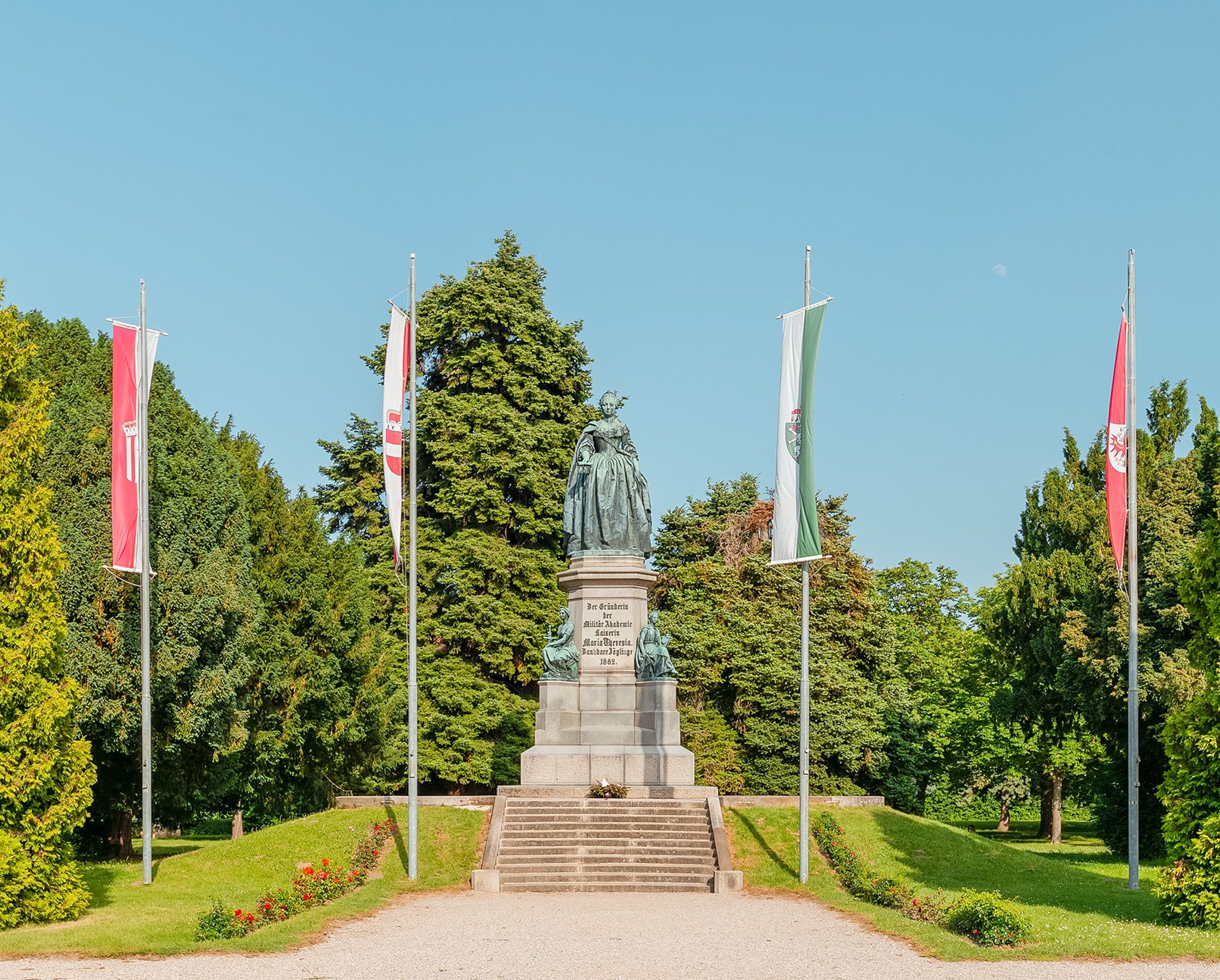 Historische Maria Theresien Statue im Akademiepark 