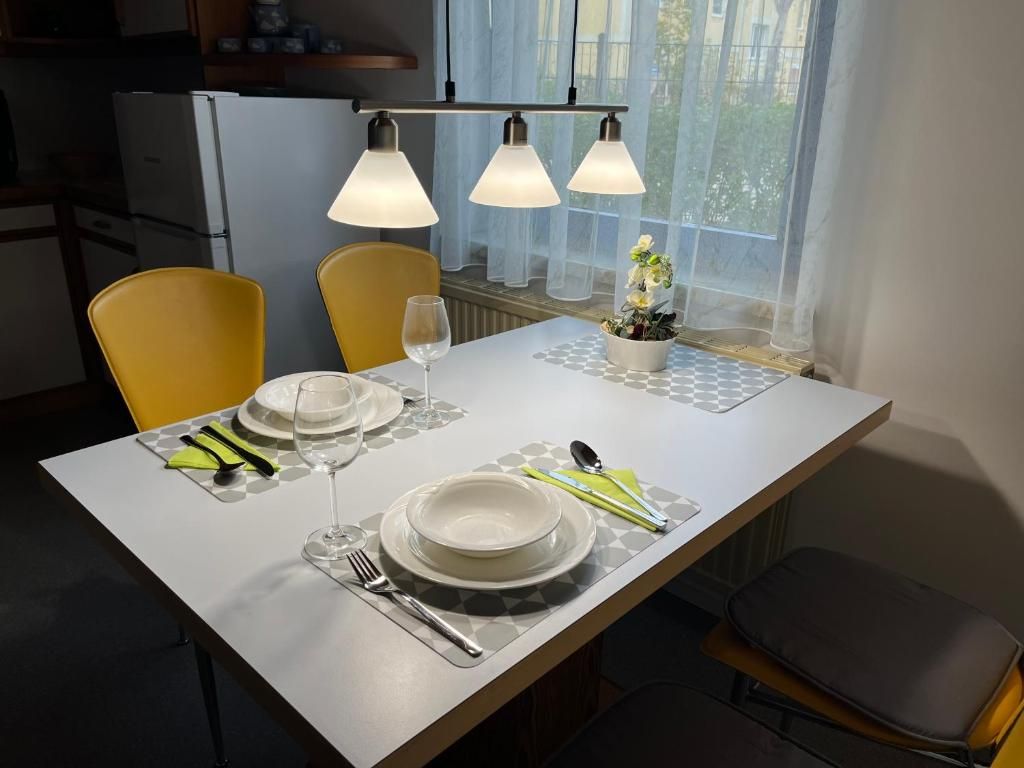 Set table for 2 to 4 people