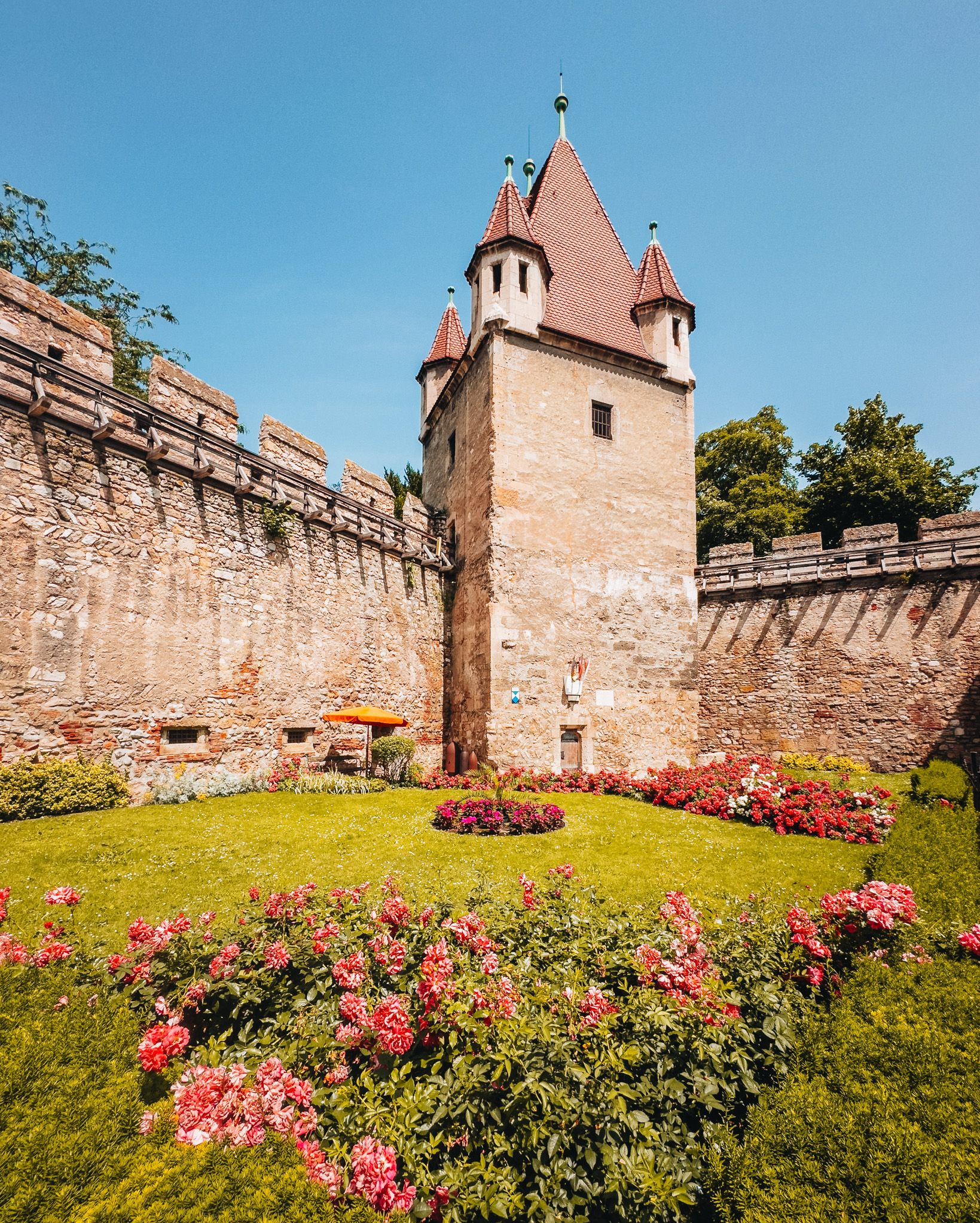 Historischer Reckturm an der Stadtmauer von Wiener Neustadt 