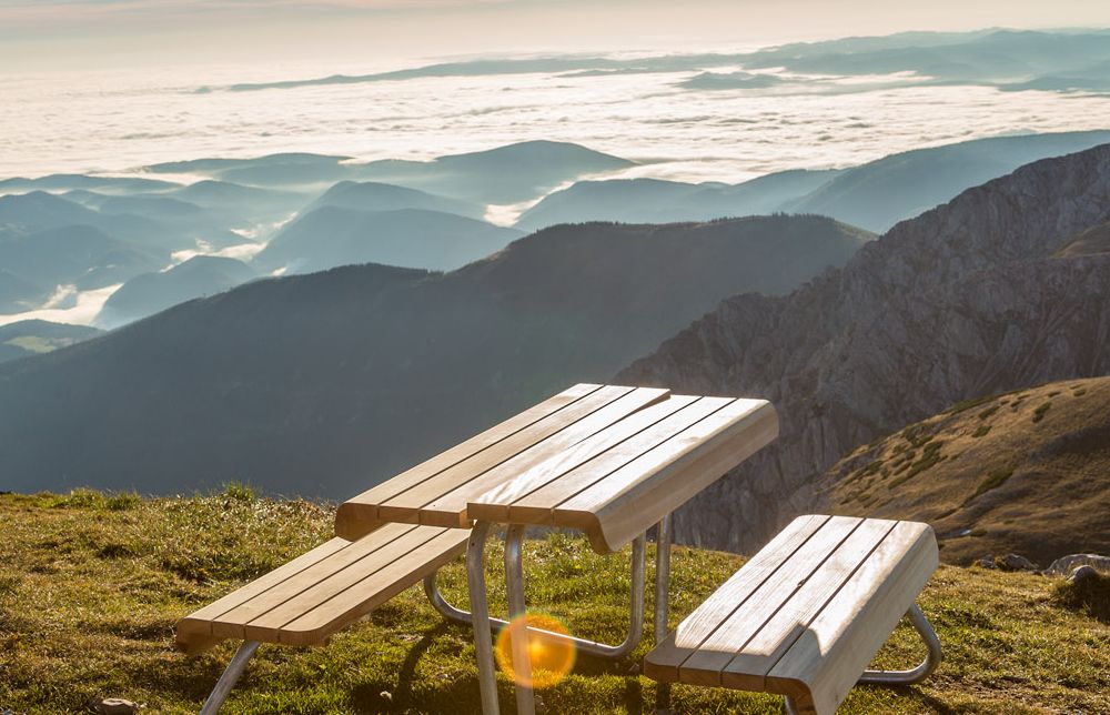 Bank und Blickplatz am Schneeberg