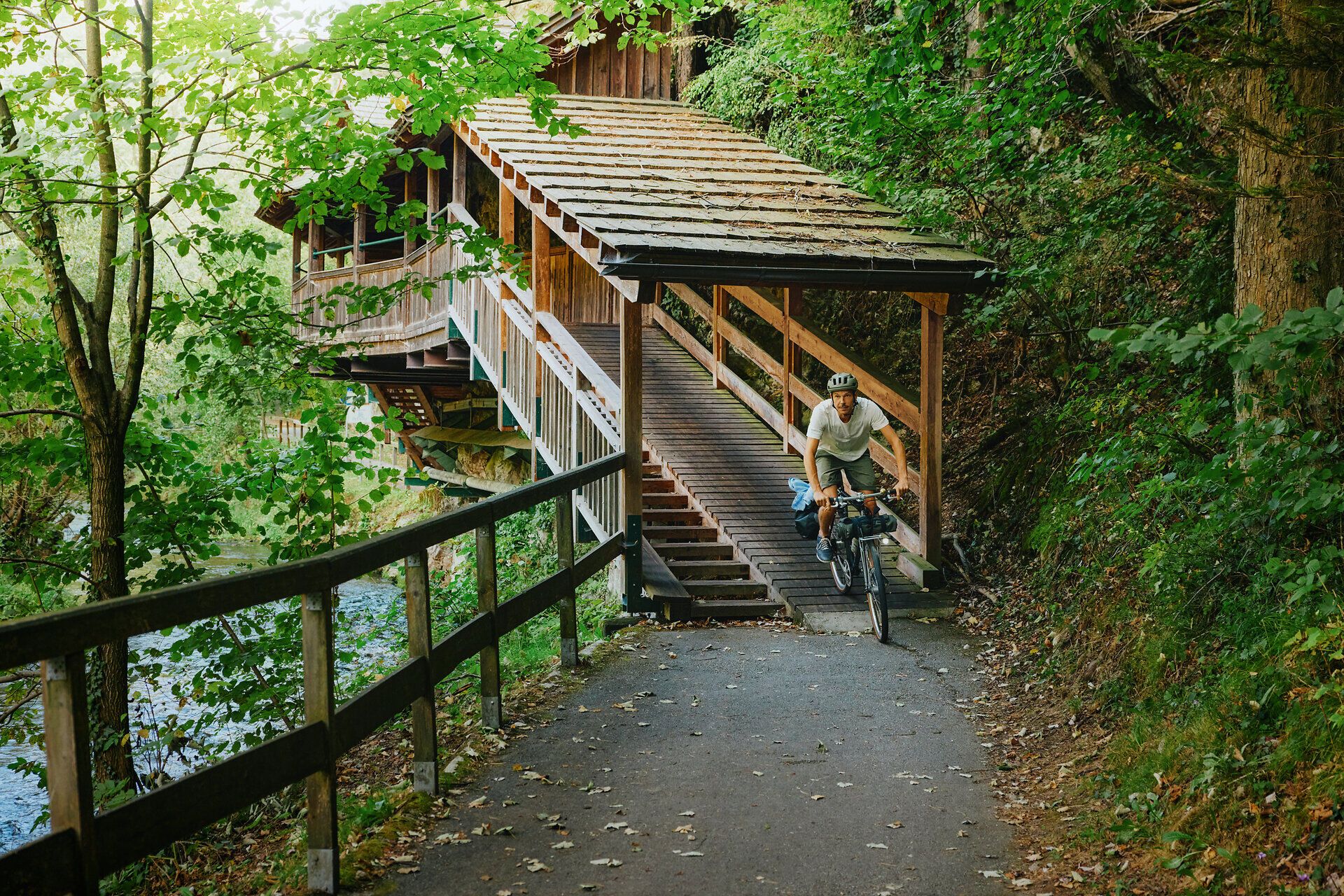 Radfahren am Piestingtalradweg in der Region Schneebergland