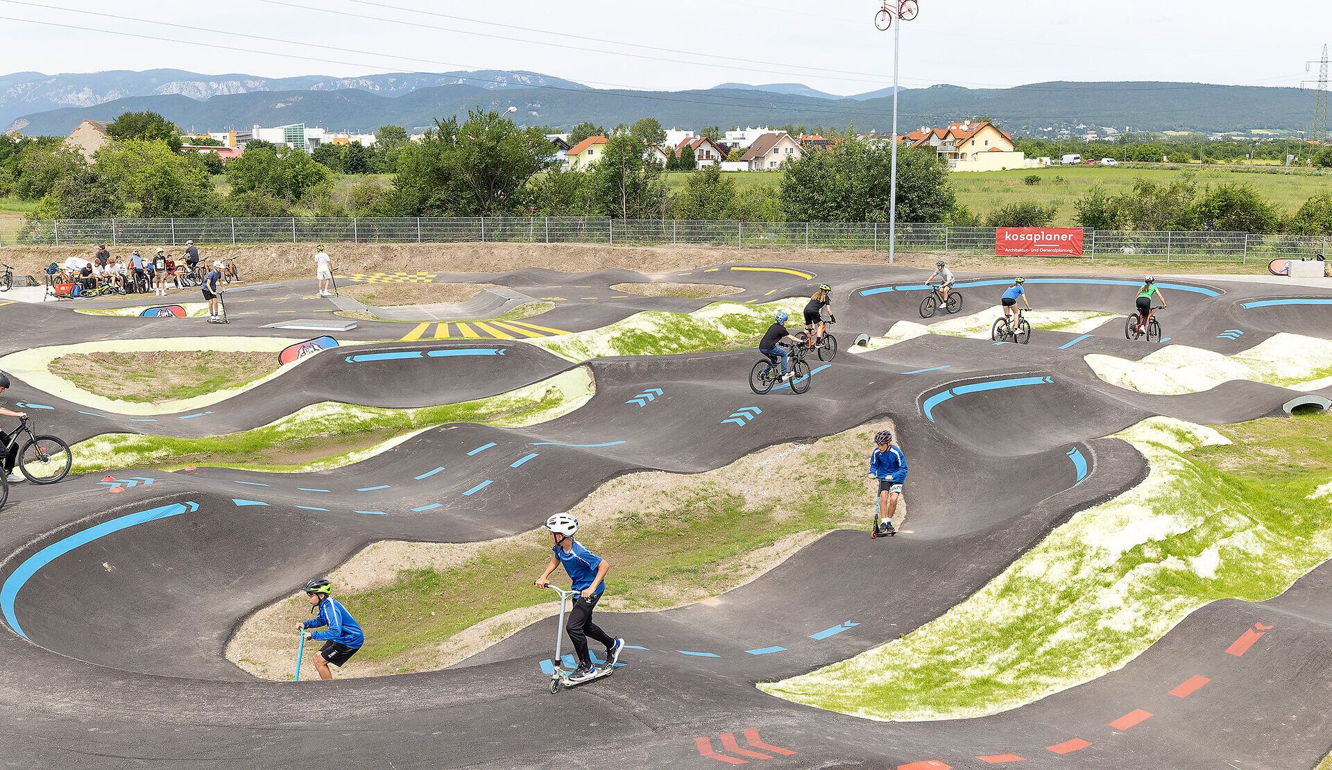 Pump & Jump Track © Busy Shutters