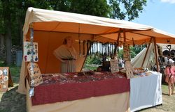 Fotos der Veranstaltung Keltenfestival im Freilichtmuseum in Schwarzenbach in der Buckligen Welt mit Kampfshow, Marktständen, Musikvorführungen und großem Lagerfeuer.