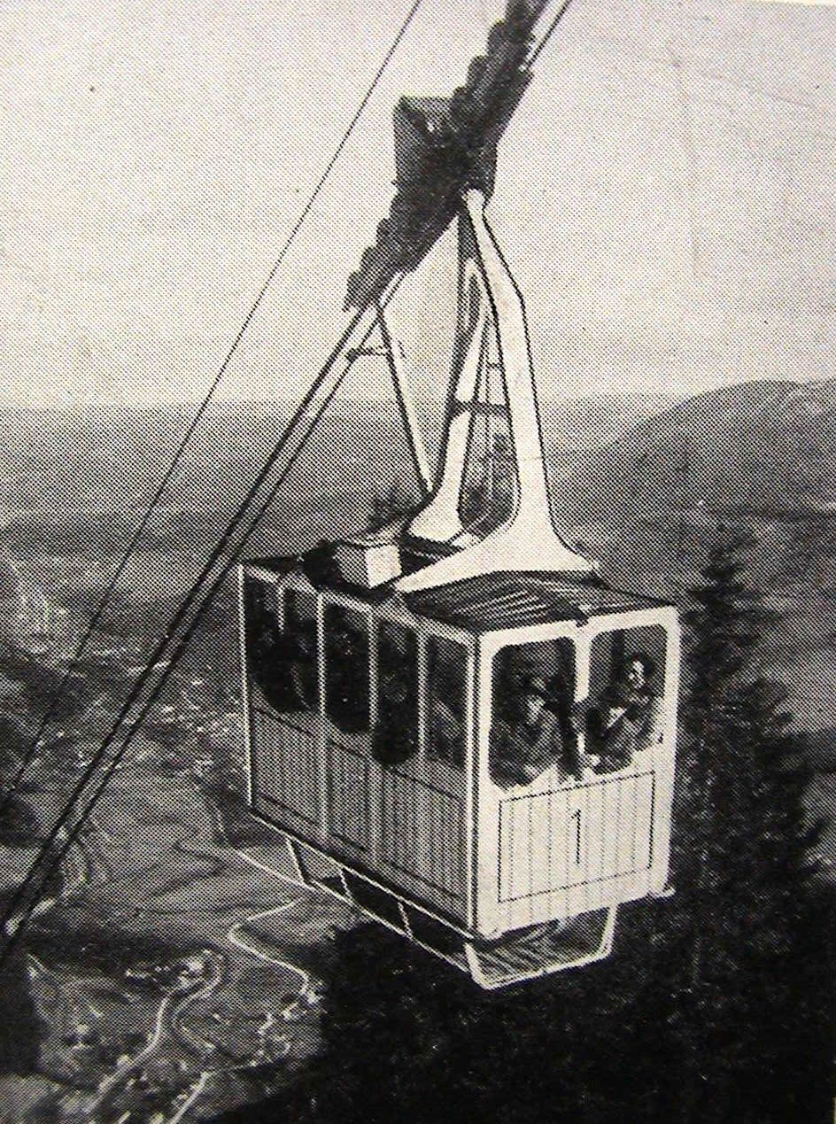 historische Aufnahme einer Gondel der Rax-Seilbahn in schwarz weiß
