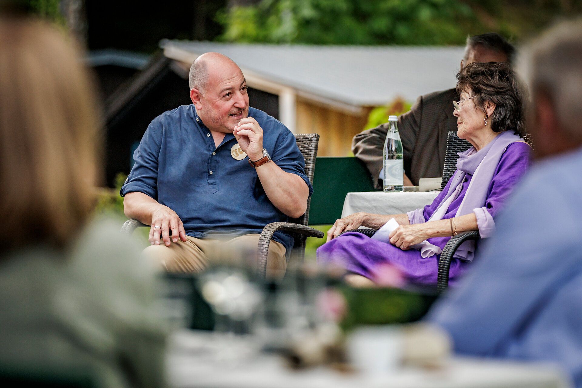 Kulinarik-Veranstaltung Gedanken-Gänge in der Dorfpension Mariahilfberg in Gutenstein. Inspirierender Gedankenaustausch trifft auf gutes Essen. Mit Präsidentin der Raimundgesellschaft Dany Sigel und Festpiel-Star Rzudi Roubinek