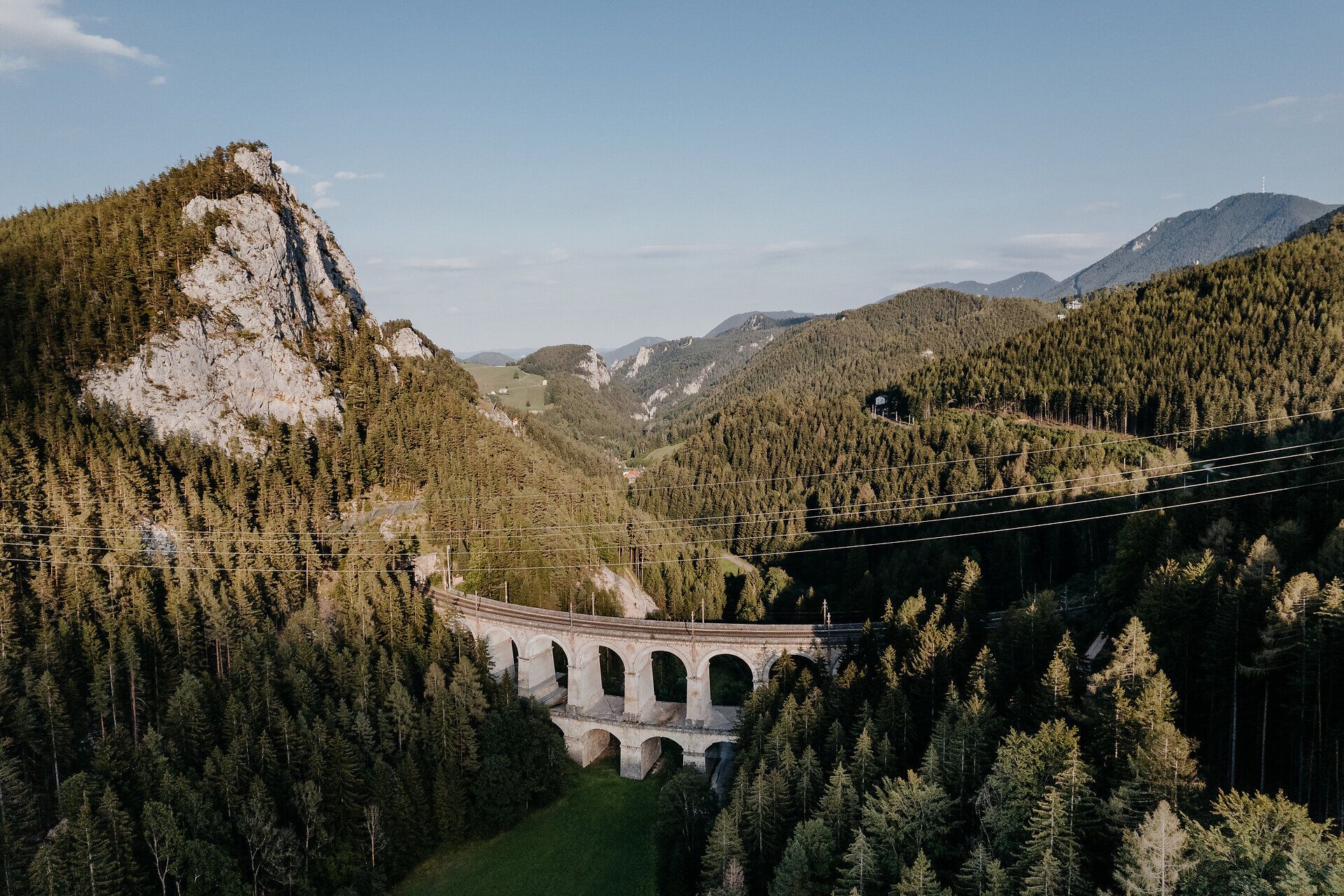 Blick auf ein Viadukt der Semmeringbahn