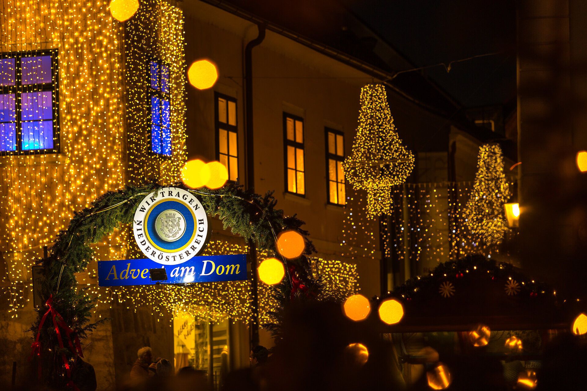 Adventmarkt vor dem Dom in Wiener Neustadt