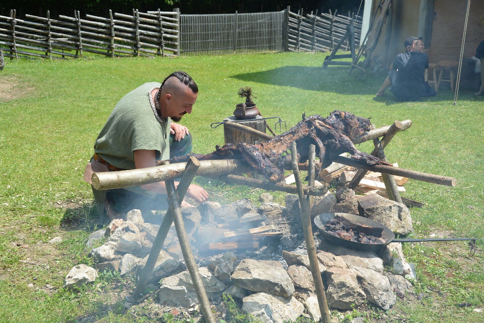Fotos der Veranstaltung Keltenfestival im Freilichtmuseum in Schwarzenbach in der Buckligen Welt mit Kampfshow, Marktständen, Musikvorführungen und großem Lagerfeuer.