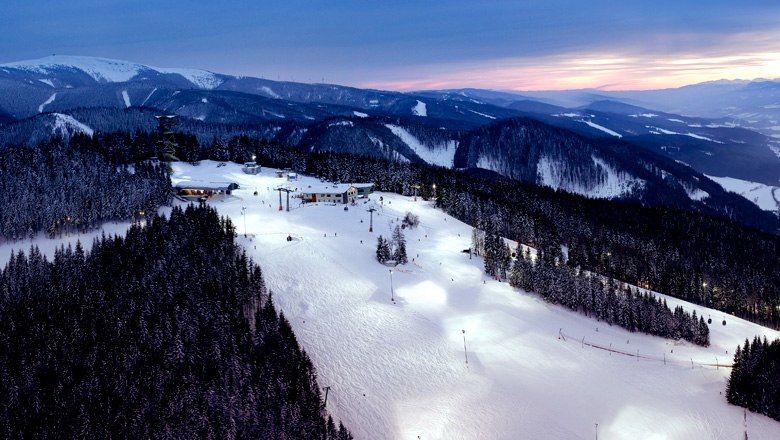 Zjazdovka na nočné lyžovanie spĺňajúca podmienky svetového pohára na Semmeringu , © Zauberberg Semmering