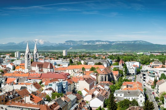 Die Stadt Wiener Neustadt mit Bergblick, © Wiener Alpen/Franz Zwickl