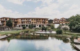 Das neue Holz-Hotel "Holzbach" beim Molzbachhof, &copy; Heldentheater, Molzbachhof