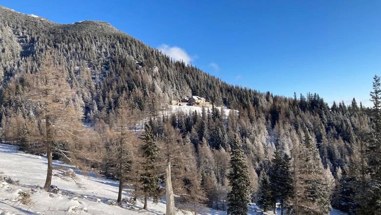 Winter landscape with Waxriegelhaus in the mountains.