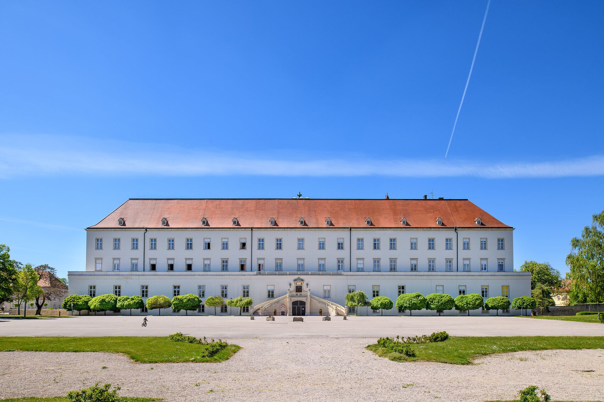 Die Militärakademie in Wiener Neustadt mit angeschlossenen Akademiepark.