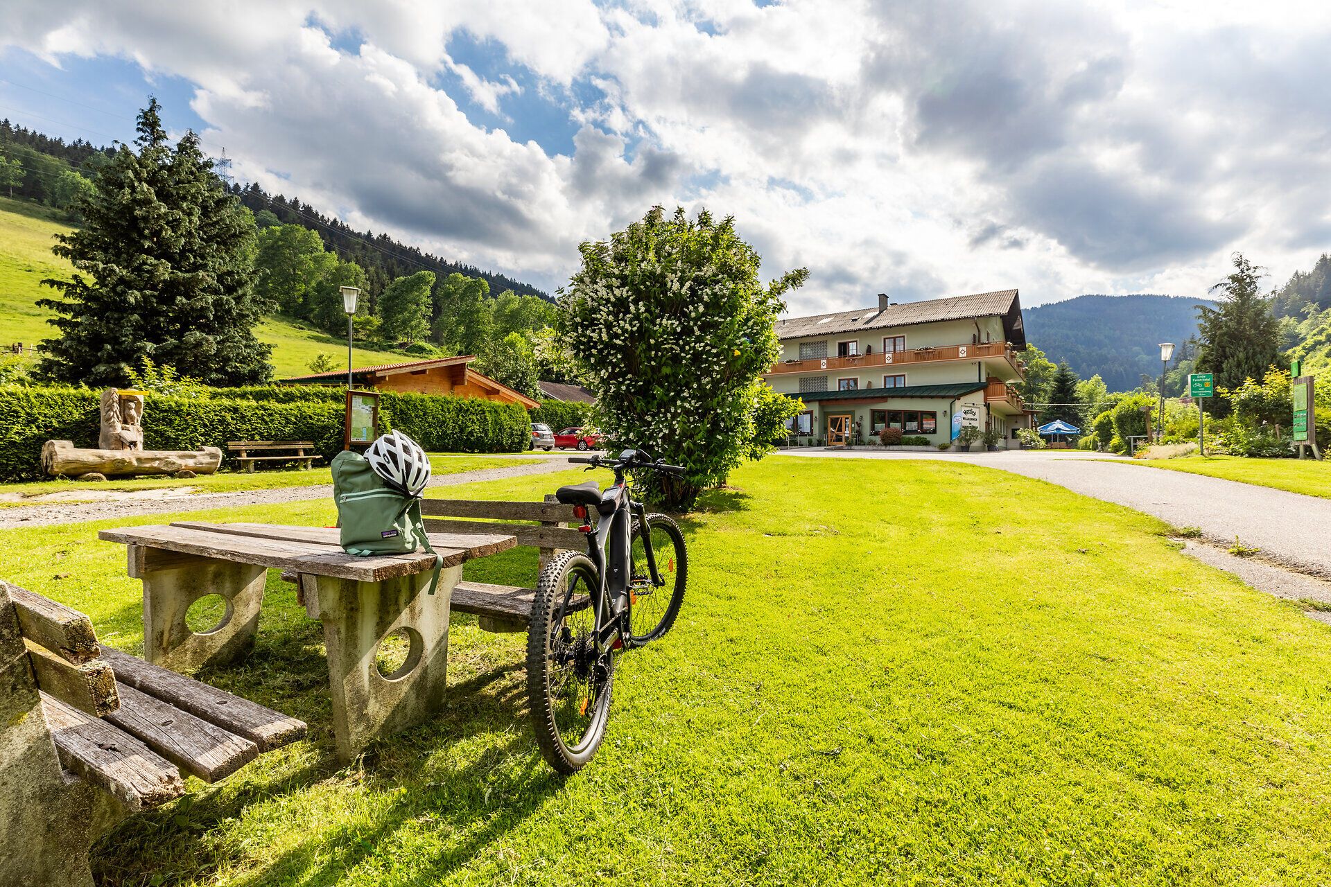 Der Hubertushof in Trattenbach ist Radpartner Niederösterreich. Er liegt direkt am Feistritztalradweg und somit optimal für einen Radurlaub.