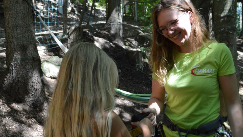 Naturvermittlerin Anna-Maria M&uuml;llner , &copy; Hamari Kletterpark 