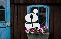 Kulinarik-Veranstaltung Gedanken-Gänge in der Dorfpension Mariahilfberg in Gutenstein. Inspirierender Gedankenaustausch trifft auf gutes Essen. Mit Präsidentin der Raimundgesellschaft Dany Sigel und Festpiel-Star Rzudi Roubinek