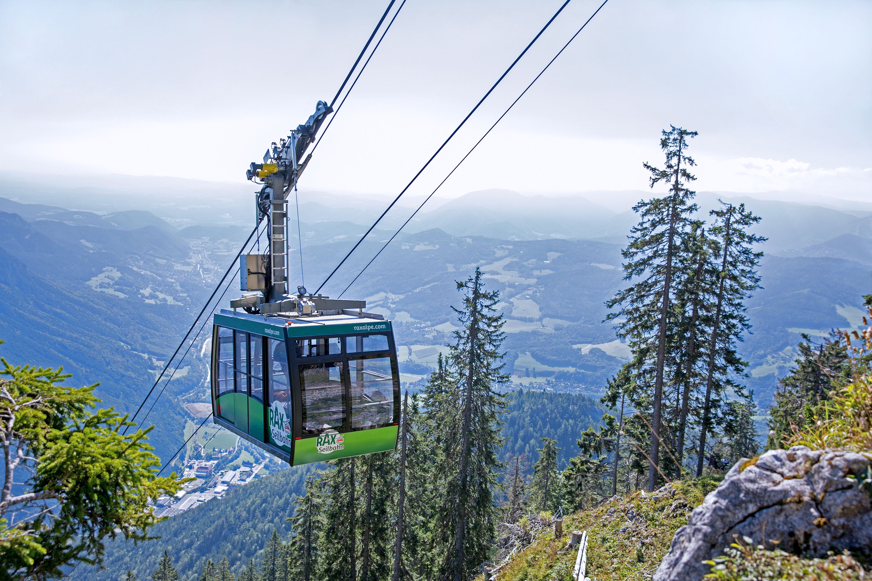 Gondelansicht der Rax-Seilbahn 