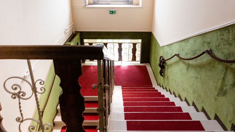 Der Weg zu Ihrem Zimmer im Kaiserhof., © Scharfegger´s Raxalpen Resort