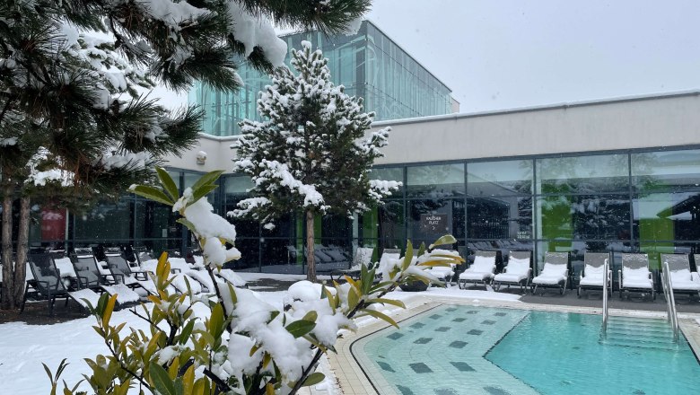 Therme Linsberg Asia - Sauna area in the snow, © Linsberg Asia