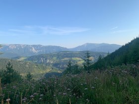 Ausblick während der Wanderung auf Rax und Schnneeberg, © Wiener Alpen in Niederösterreich - Semmering Rax