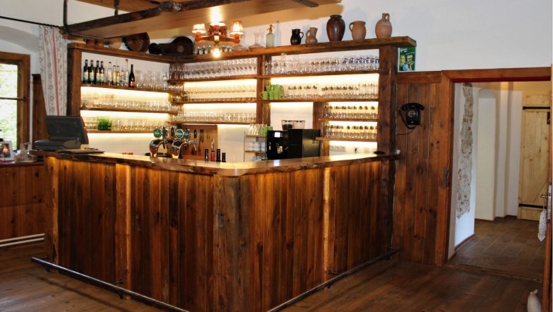 Barroom in the castle inn, &copy; Schlosswirtshaus