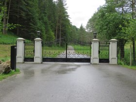 Imposantes Tor am Weg, &copy; Elisabeth Keymar