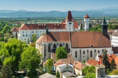 Blick auf Wiener Neustadt, © Wiener Alpen/Franz Zwickl