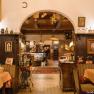 Cozy dining room with wooden furniture and decorations in the Hotel Post-Hönigwirt.