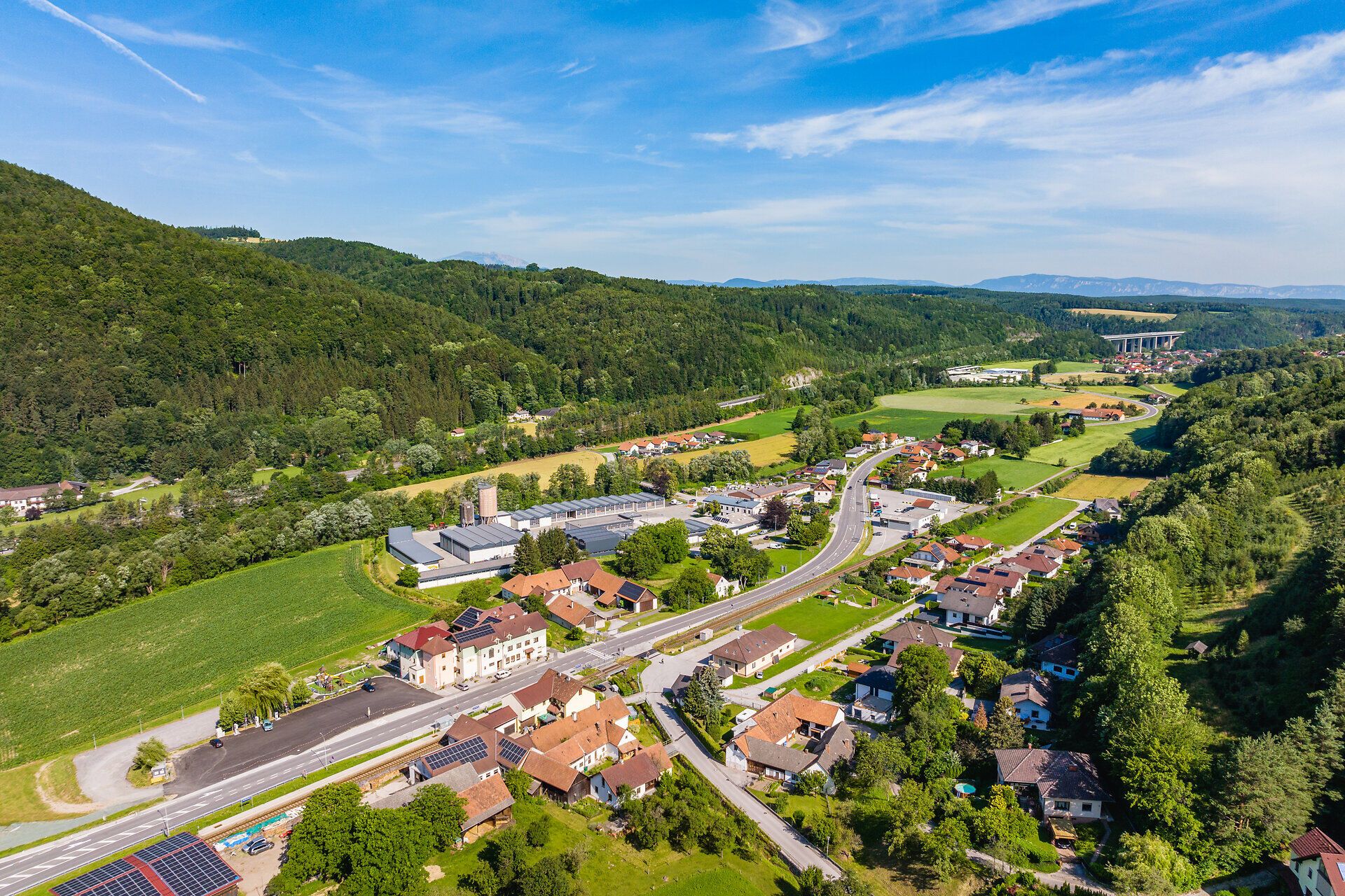 Gasthaus Pichler in Petersbaumgarten liegt günstig in der Nähe der Autobahn und auch die Radwege der Region liegen in direkter Nähe. 