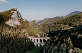Blick auf ein Viadukt der Semmeringbahn