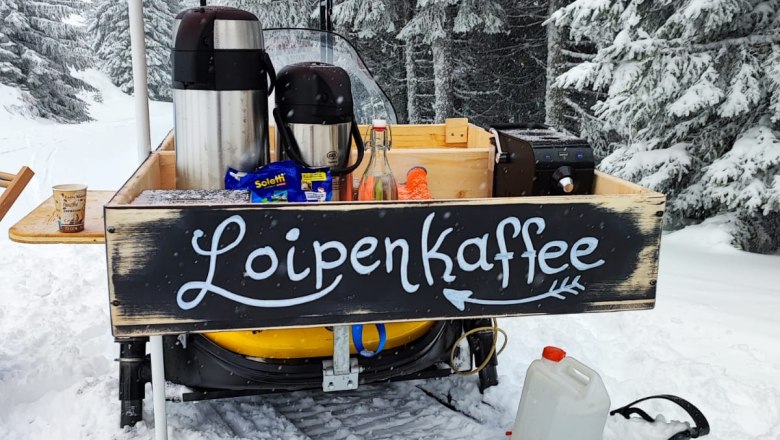 Aufwärmen mit Kaffee und Tee beim mobilen Loipenkaffee, © L&WSV Kirchberg, Leopold Treitler