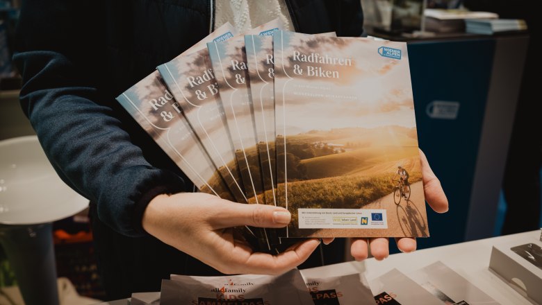 Neue Radbrosch&uuml;re der Weiner Alpen , &copy; Radbrosch&uuml;ren der Wiener Alpen mit Leader Logo 