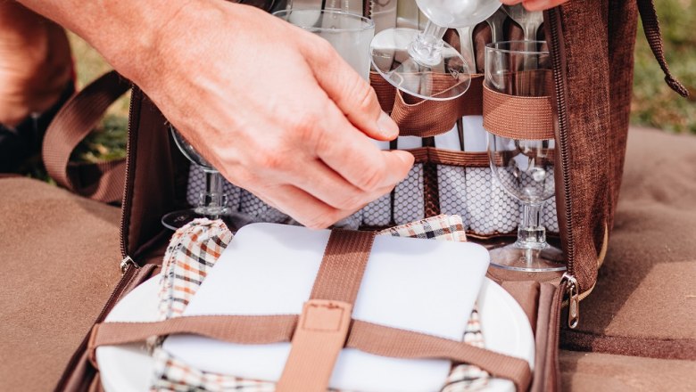 Gut gekühlt im Rucksack., © Busyshutters