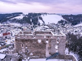 Ausblick von der Burgruine Kirchschlag, &copy; Wiener Alpen in Nieder&ouml;sterreich