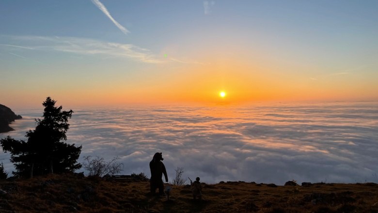 Sonnenaufgang mit dem "Gl&auml;ndb&auml;r", &copy; Wiener Alpen/Lechner