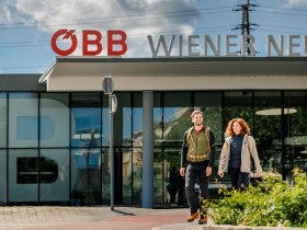 Öffentliche Anreise beim Bahnhof Wiener Neustadt, © Wiener Alpen in Niederösterreich - Bad Erlach