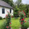 Rosenbogen bei der Kapelle gegenüber des Gasthofs, © Wiener Alpen