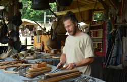 Fotos der Veranstaltung Keltenfestival im Freilichtmuseum in Schwarzenbach in der Buckligen Welt mit Kampfshow, Marktständen, Musikvorführungen und großem Lagerfeuer.