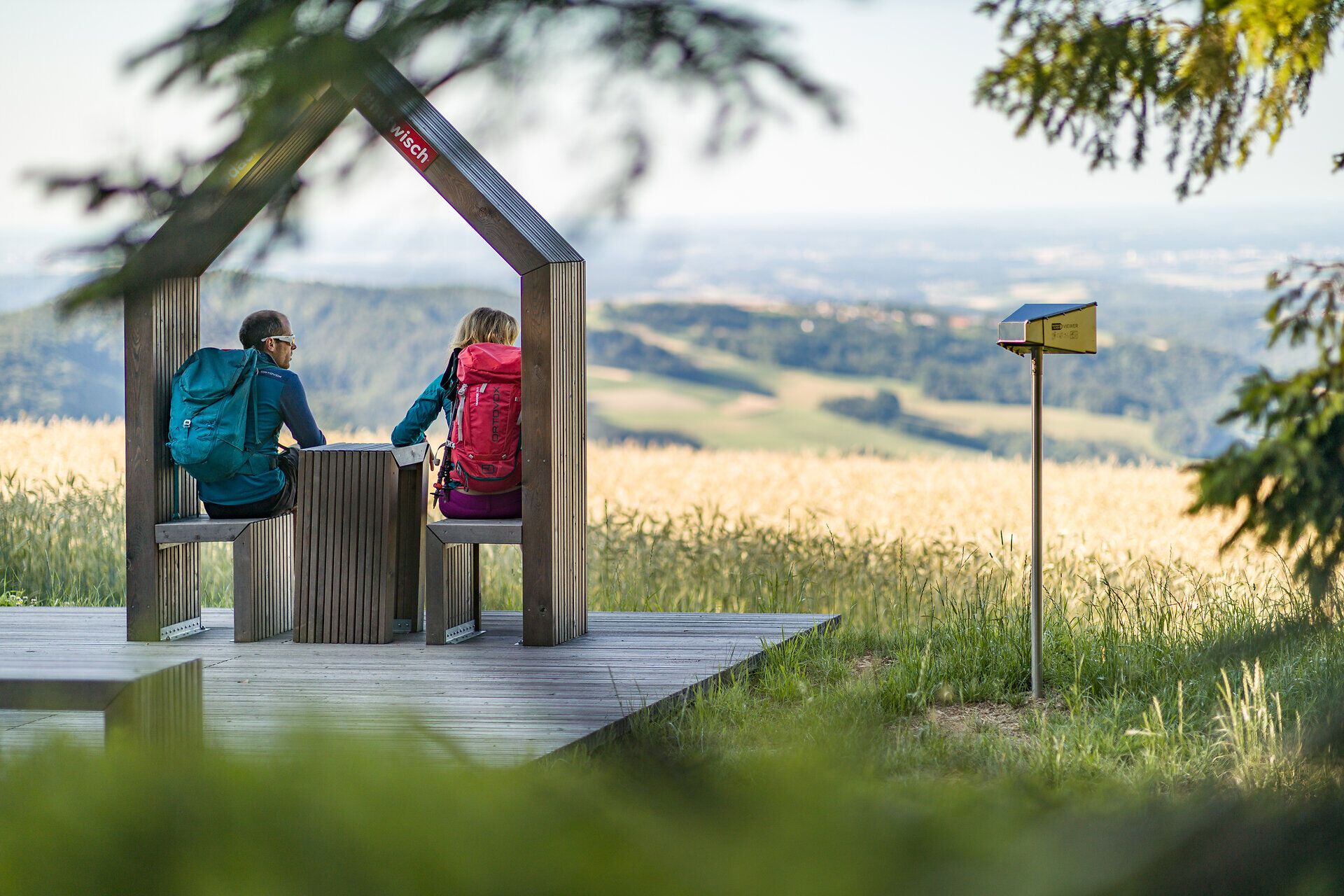 Von diesem Rastplatz auf dem Weg zum Hutwisch kann man die Aussicht genießen.