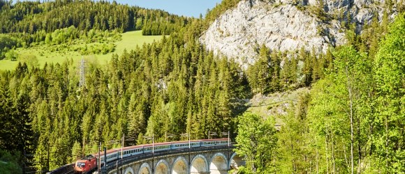 Mit der Semmeringbahn stilvoll und entspannt auf den Semmering, © Wiener Alpen/Liebert