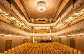 Vorhang auf im Stadttheater Wiener Neustadt, © www.alexschwarz.photography