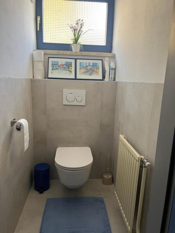 Separate WC with window