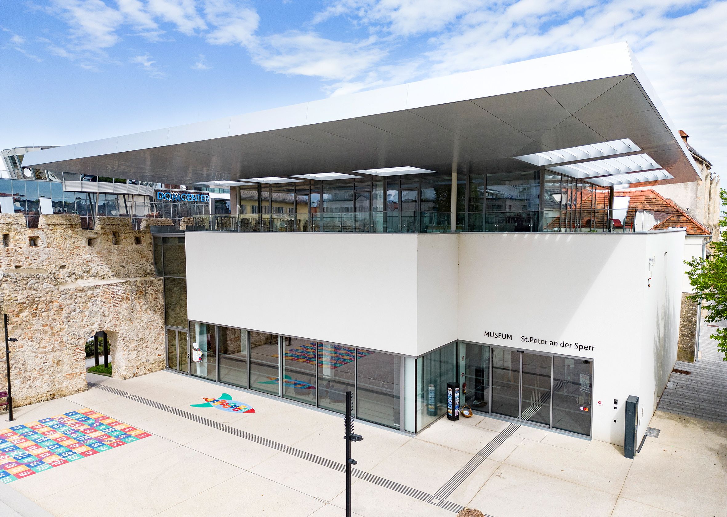 modernes Museum von außen 