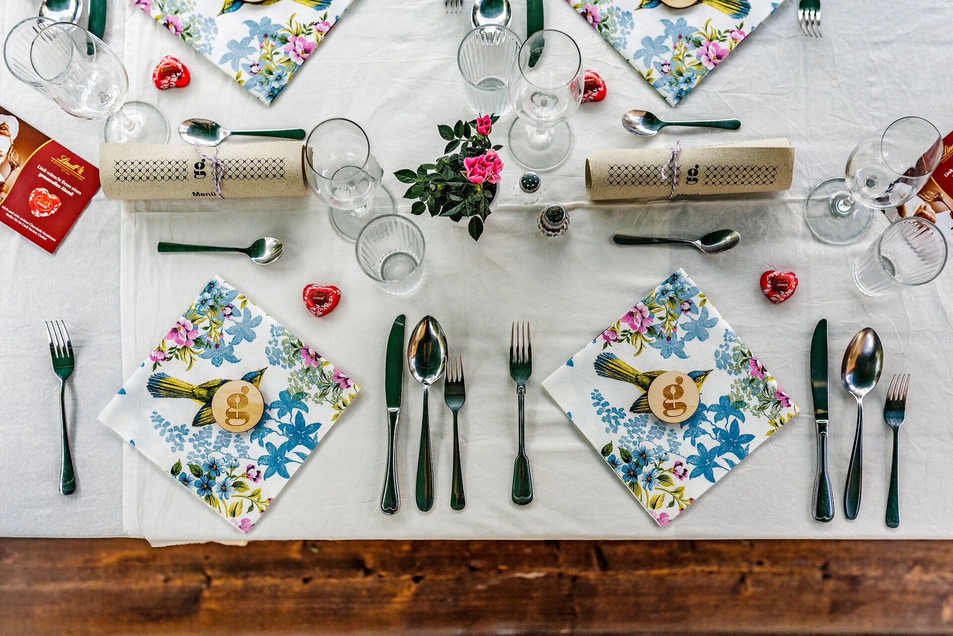 Kulinarik-Veranstaltung Gedanken-Gänge in der Dorfpension Mariahilfberg in Gutenstein. Inspirierender Gedankenaustausch trifft auf gutes Essen. Mit Präsidentin der Raimundgesellschaft Dany Sigel und Festpiel-Star Rzudi Roubinek