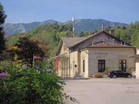 Der historische Payerbacher Bahnhof als Ausgangspunkt..., © Wiener Alpen in Niederösterreich - Semmering Rax