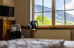 Radpartner Zimmer mit Ausblick auf die Hohe Wand