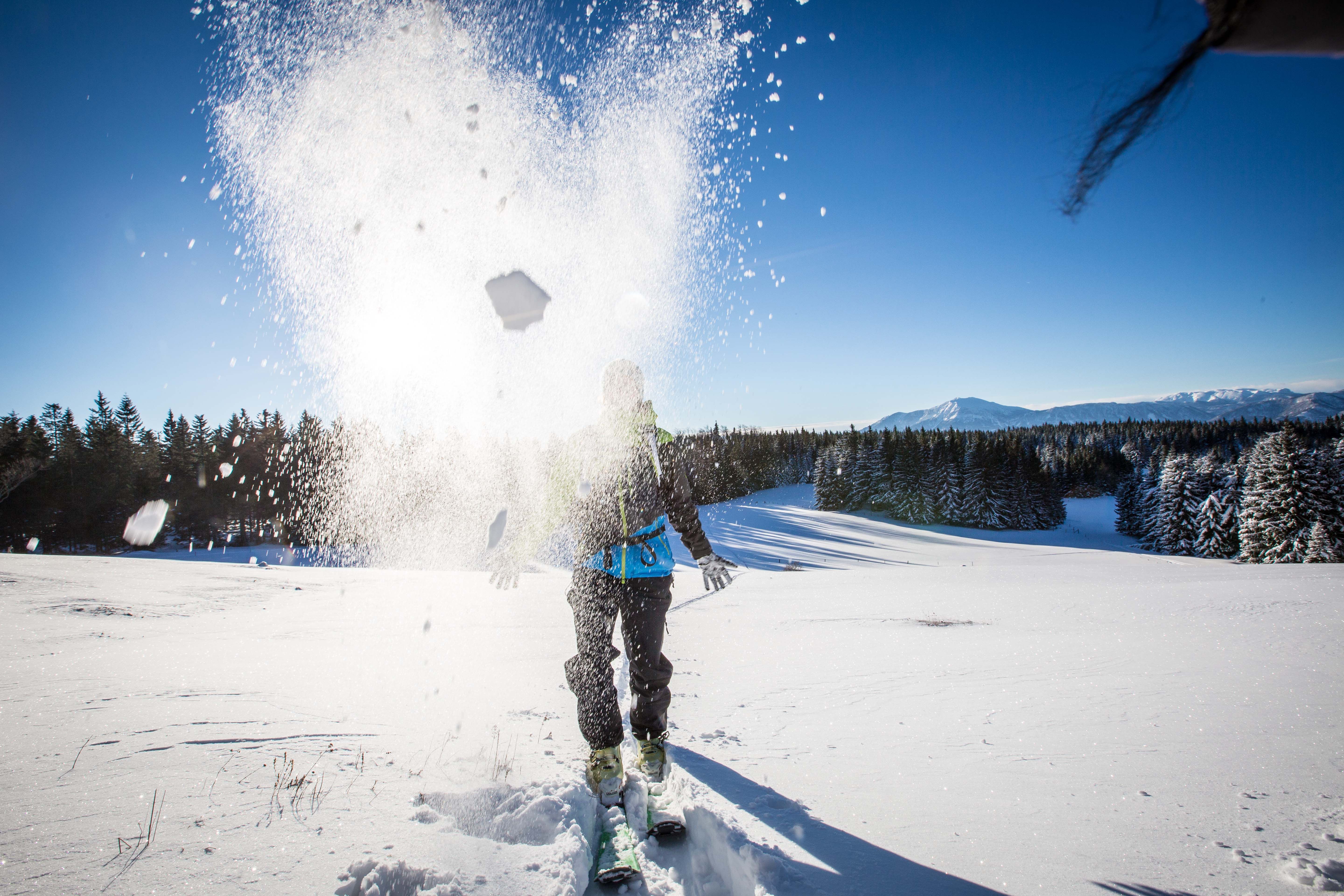 Tourengeher in Schneelandschaft 