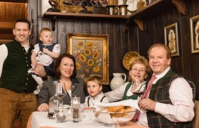 Die Familie H&ouml;nig vom H&ouml;nigwirt Hotel Post, &copy; Nieder&ouml;sterreich-Werbung/Rita Newman